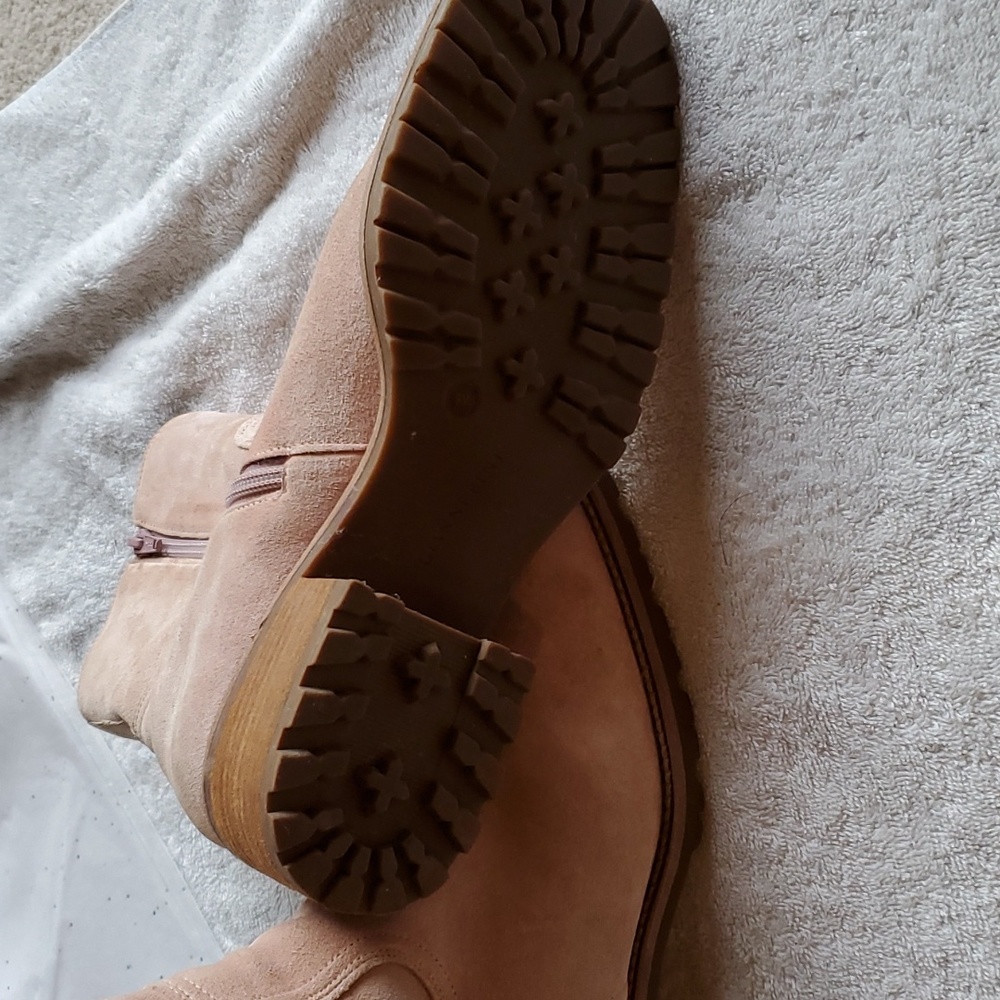 Like New Gianni Bini Pink Suede Boots Lug Soles, in Size 9 Medium - Picture 4 of 5